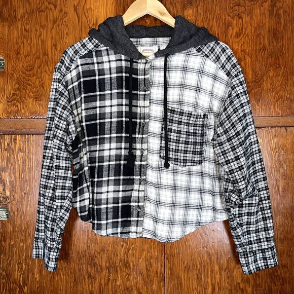 American Eagle Women's M Black White Split Plaid Cropped Button Front Hoodie - Picture 1 of 6